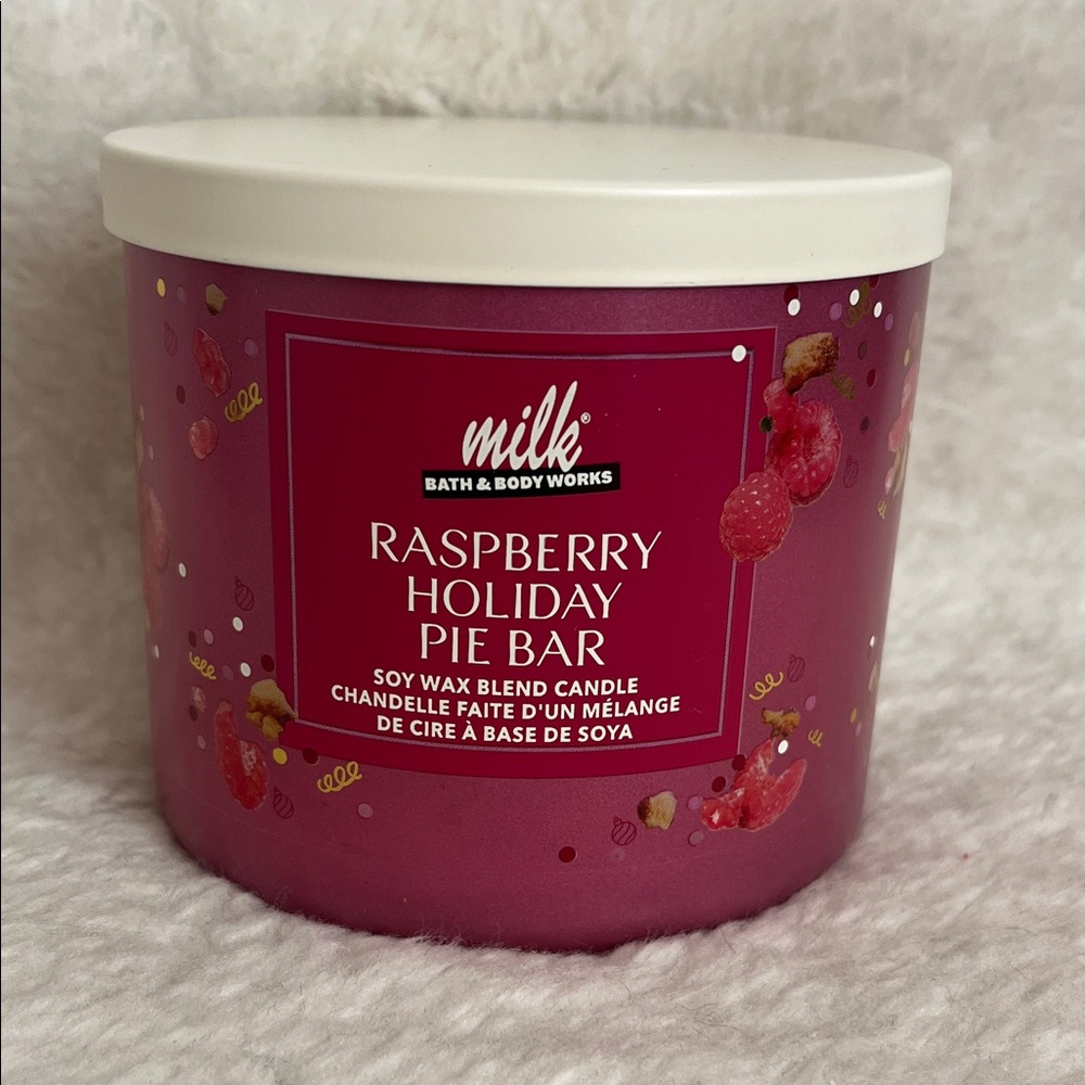 Bath and Body Works Milk Raspberry Holiday Pie Bar 3 Wick Candle